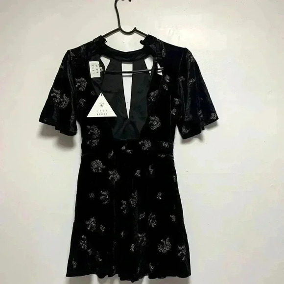 Genevieve Black Velvet Embroidered Romper Lost + Wander size XS - Picture 8 of 12